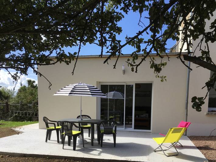 Location de vacances pour 4 personnes, avec terrasse et jardin à Longues-sur-Mer