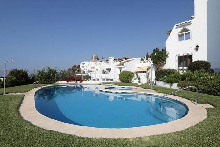 Entire apartment, Atalaya del Mar Apartment 082 with Sea View, Balcony & Shared Pool in Torremuelle, Benalmádena