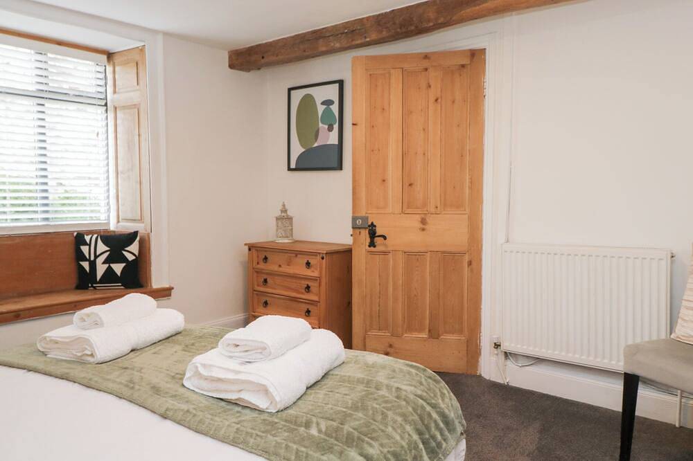 No.2 The Flags, pet friendly, character holiday cottage in Cartmel in Cartmel, Lake District