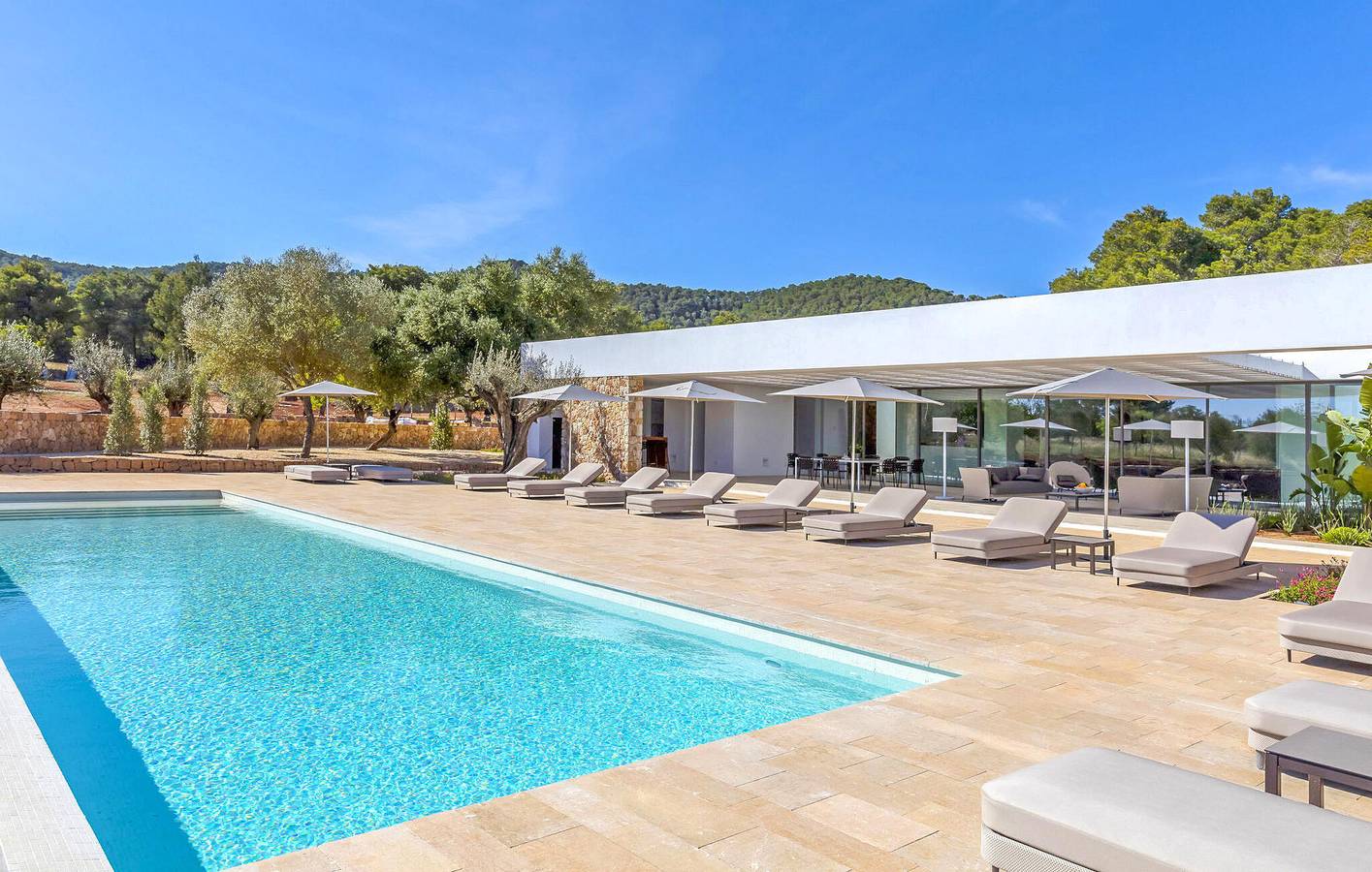 Appartamento moderno con piscina in zona tranquilla, vicino ai ristoranti in Santa Eularia des Riu, Ibiza Est