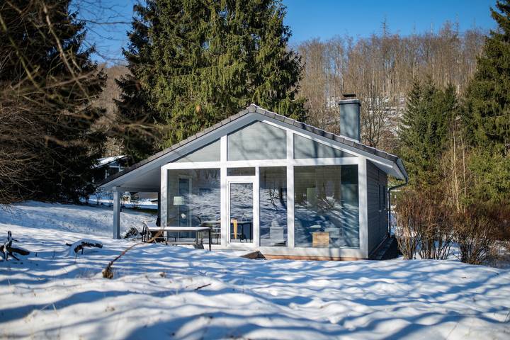 Ferienhaus für 5 Personen, mit Sauna und Ausblick sowie Garten und Pool, kinderfreundlich im Thüringer Wald