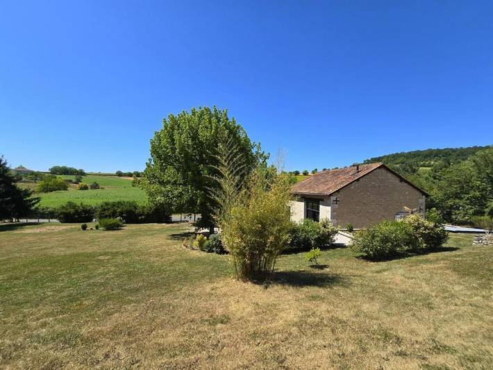 Gîte pour 4 personnes, avec jardin, animaux acceptés à Comberanche-et-Épeluche
