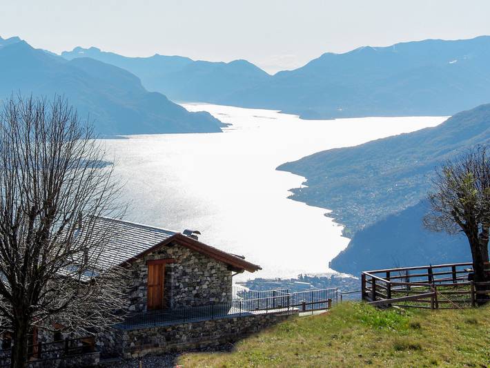 Ferienhaus für 6 Personen, mit Terrasse und Garten sowie Seeblick am Comer See
