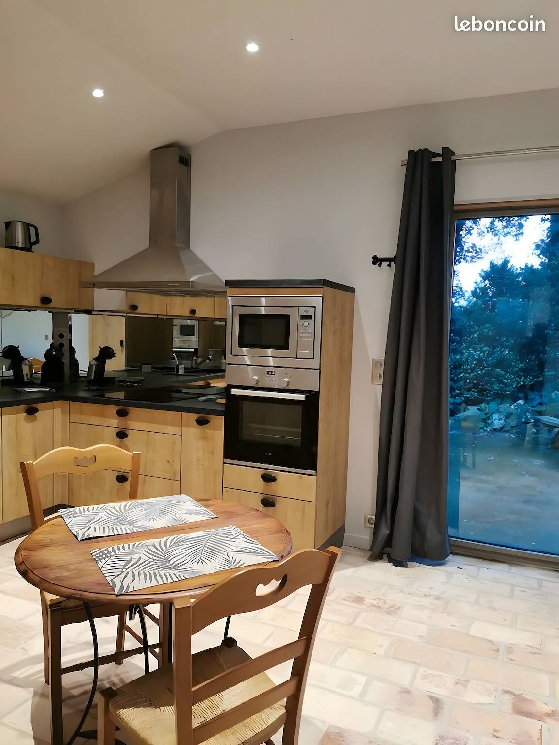 Gîte 'Gite De La Colline - 3 Pers' met gedeeld zwembad, Wi-Fi en airconditioning in Solérieux, Nyons en omgeving