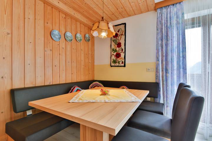 Geheel vakantieappartement, Vakantieappartement voor 5 personen met balkon in Lechtal Alps, Berwang