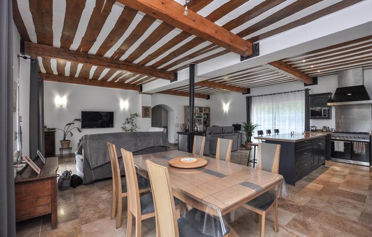 Luxury Apartment with Pool and Garden, near Villecroze in Villecroze, Draguignan region