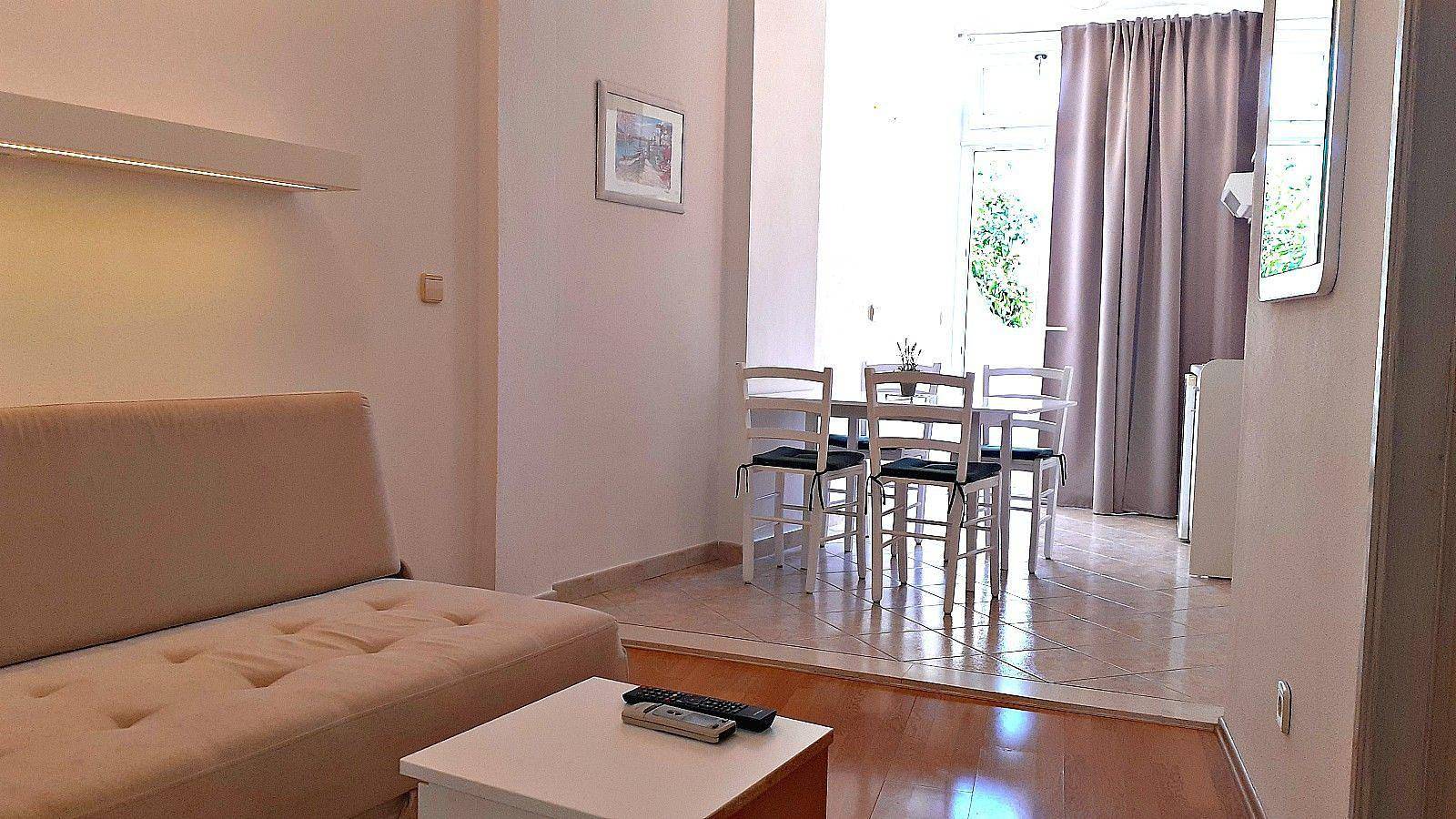 Ganze Ferienwohnung, Ferienwohnung mit Balkon in Strandnähe in Baska Voda, Makarska Riviera