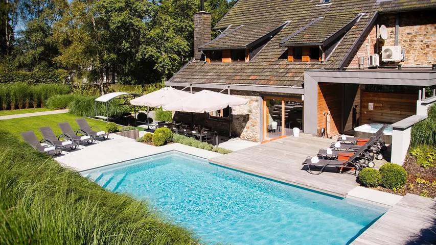 Ferieudlejning for 14 personer i Spa