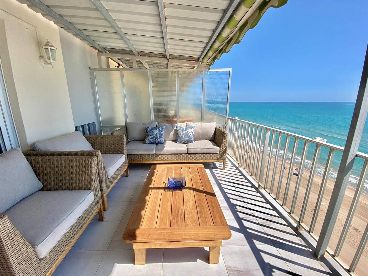 Ganze Wohnung, Apartment 'Flamingo' mit Meerblick, privater Terrasse und Wlan in Playa de Tavernes de la Valldigna, Tavernes de la Valldigna