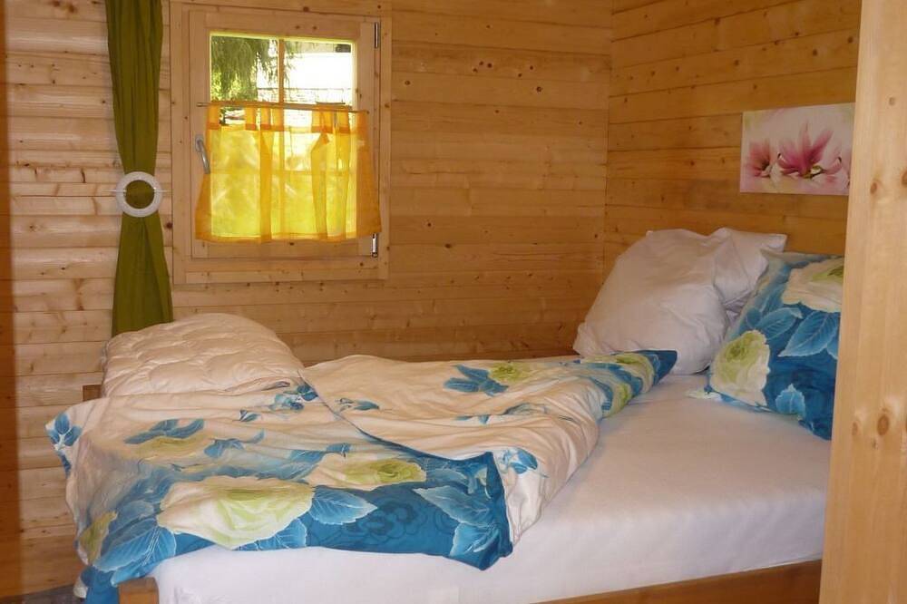 Holz-Blockhaus für vier Personen mit Terrasse in Beltheim, Hunsrück