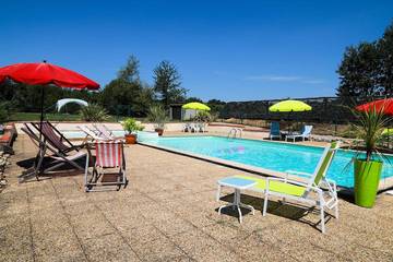 Gîte pour 6 personnes, avec jacuzzi ainsi que jardin et piscine à Madiran