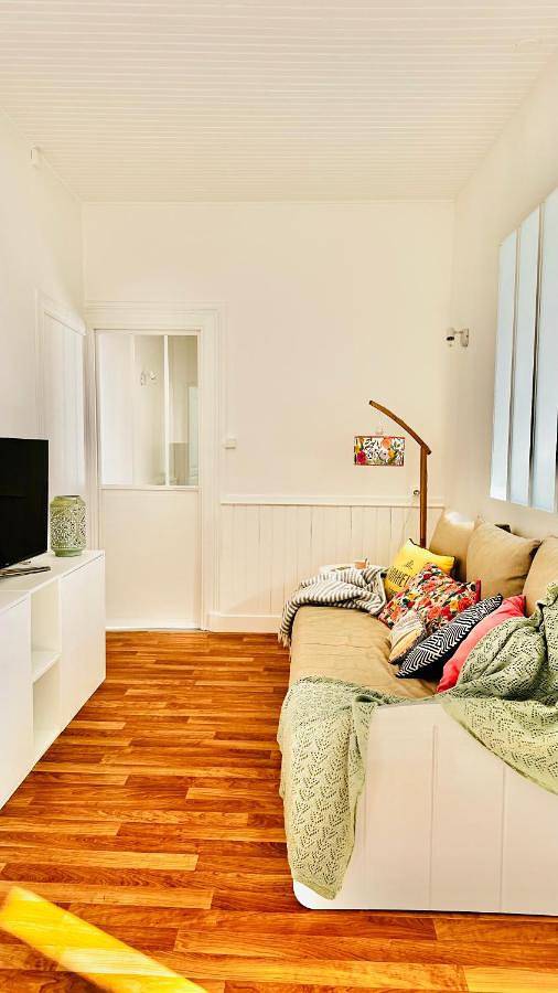 Location de vacances pour 5 personnes, avec piscine ainsi que vue et jardin à Saint-Simeux - 4