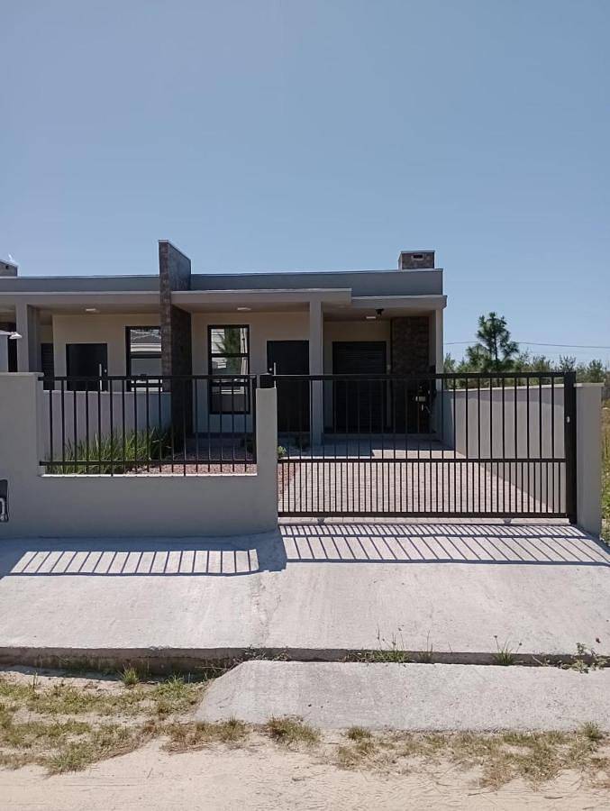 Casas e apartamentos de temporada para 5 pessoas, com jardim e balcão e ainda vista em Balneário Gaivota