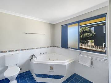 Holiday Rental for 8 People in Batehaven, New South Wales, Photo 3