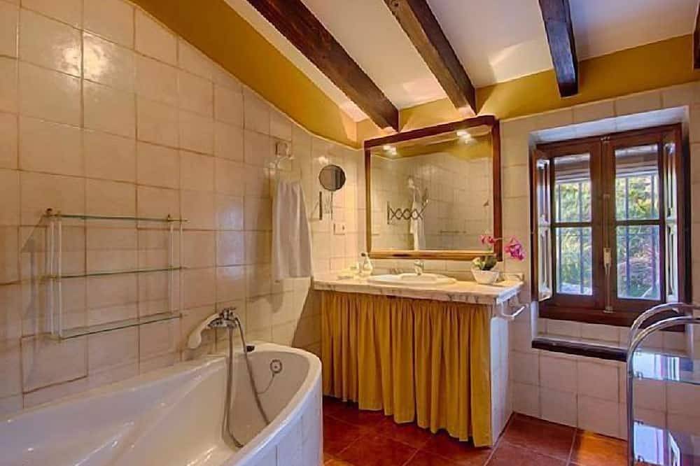 Casa El Trigal for 4 people in Villanueva de la Concepción, Málaga Province
