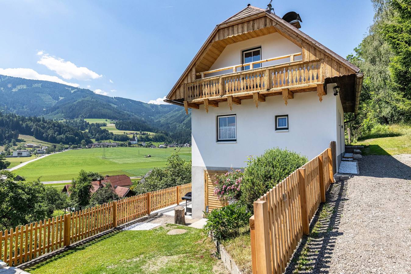 Ferienhaus 'Sonnseitn' mit Bergblick, privater Terrasse und eigenem Garten in Rottenmanner und Wölzer Tauern, Lassing