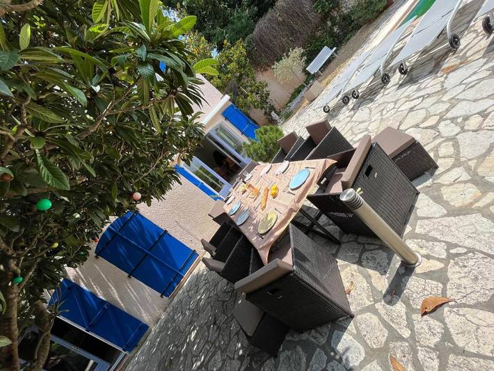 Location de vacances pour 6 personnes, avec vue ainsi que piscine et terrasse, animaux acceptés à Carcès - 4