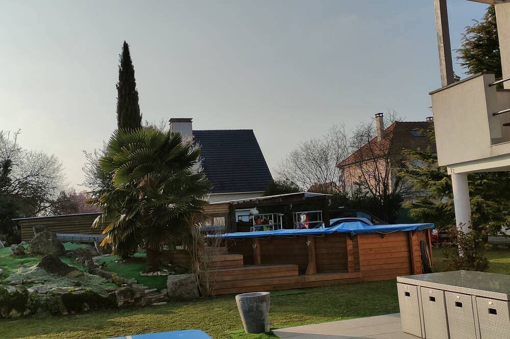Large house with heated swimming pool, near Paris, Vexin and Châteaux (Versailles) in Herblay-sur-Seine, Val-d'Oise