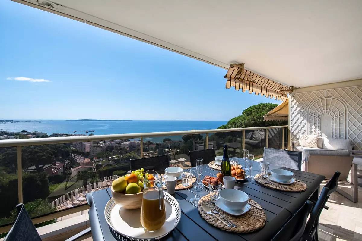 Appartement De Vacances pour 4 Personnes dans Cannes La Bocca, Cannes