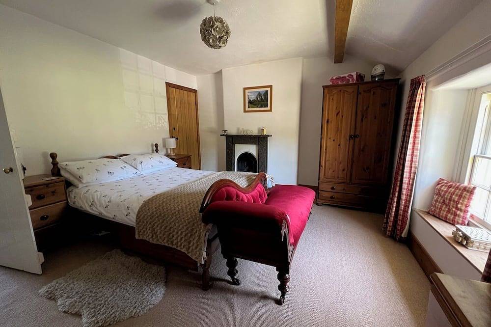 Superbly appointed, Cosy cottage in the heart of the Derbyshire Peak District in Ashford in the Water, Derbyshire