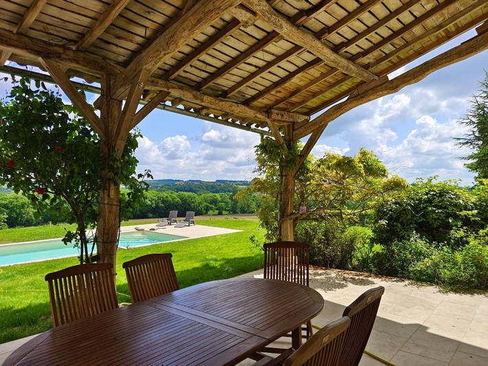 Casa de vacaciones para 8 personas, con vistas además de jardín y piscina - 1