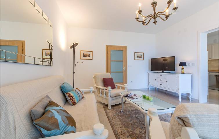 Gemütliche 1-Zimmer-Wohnung mit Terrasse, in Strandnähe und mit kostenlosen Parkplätzen in Dugi Rat, Omis-Riviera