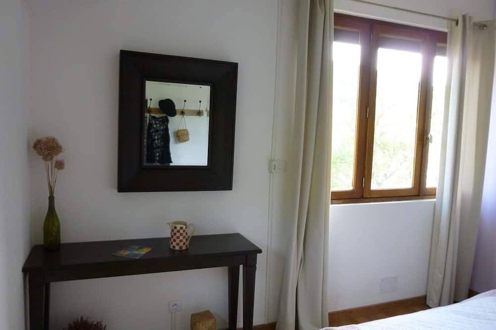 Maison Familiale, Grand Jardin, 2' à pied de la piscine à Alet les bains aude in Alet-les-Bains, Région de Limoux