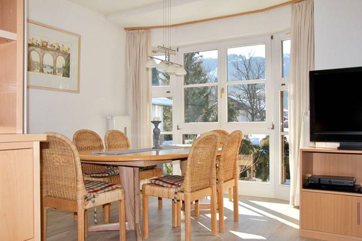 Ferienwohnung für 2 Personen, mit Balkon und Garten sowie Ausblick in Garmisch-Partenkirchen
