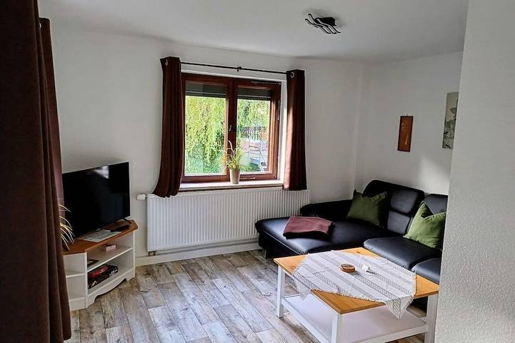 Ferienwohnung für 3 Personen, mit Garten und Sauna sowie Pool in Lengenfeld