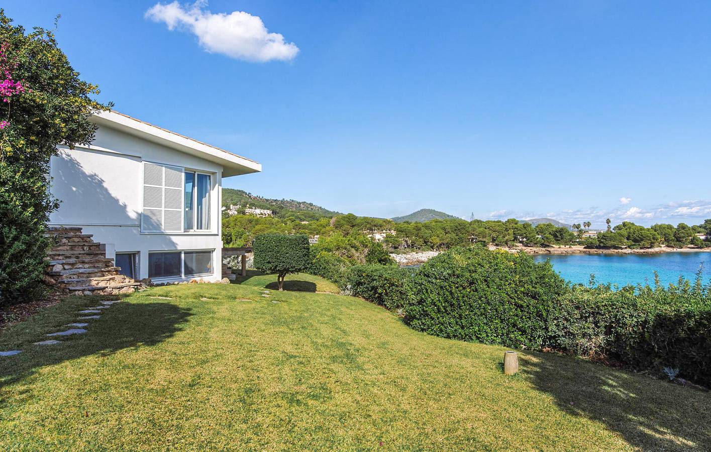 Sea View Apartment with Terrace, AC, and Grill - Cala de N'Aladern 400m in Cala Provençal, Capdepera