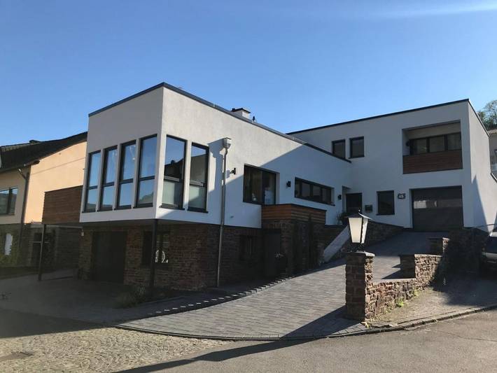 Ferienwohnung für 4 Personen, mit Balkon und Terrasse sowie Garten und Ausblick in Briedel