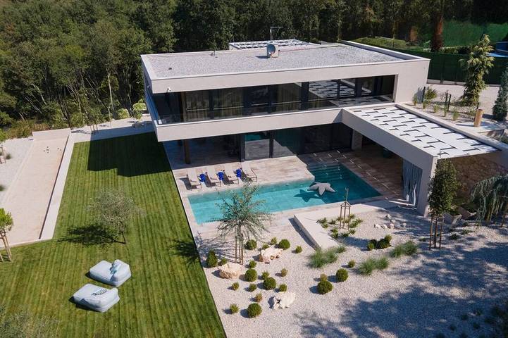 Villa für 10 Personen, mit Garten und Sauna sowie Terrasse und Whirlpool, mit Haustier in Kaštel (Plovanija)