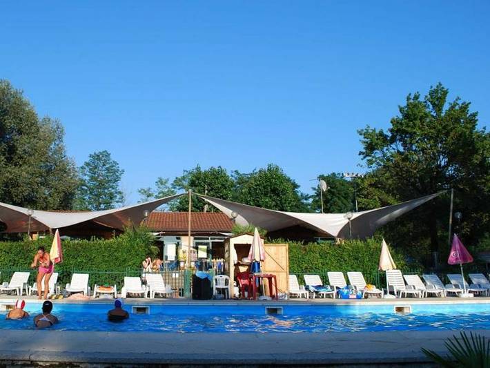 Bungalow für 4 Personen, mit Terrasse und Pool am Lago Maggiore