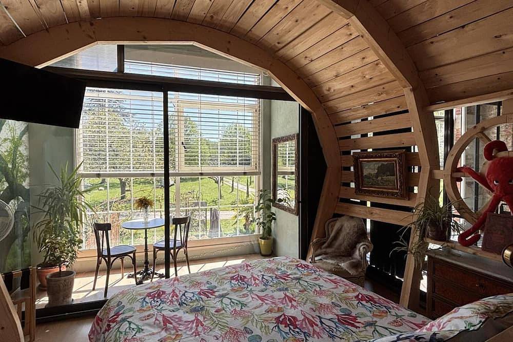 Artistic Cottage with Air Conditioning and Terrace in Savonnières in Savonnières, Tours region