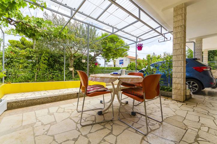 Apartament wakacyjny dla 3 osób w Arbanija