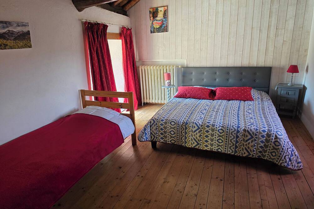 Maison toiture en lauzes : Ma Totéa in Saint-Mélany, Parc naturel régional des Monts d'Ardèche