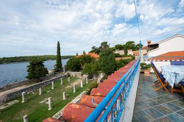 Ferienhaus für 8 Personen, mit Balkon/Terrasse, mit Haustier in Rab Stadt