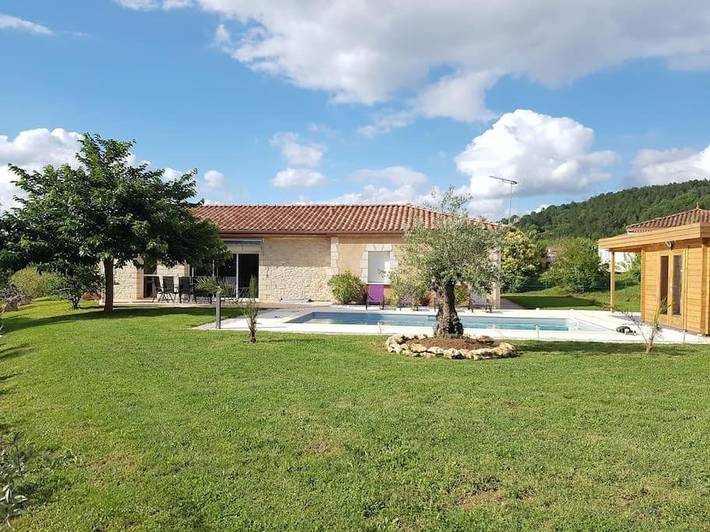 Location de vacances pour 10 personnes, avec jacuzzi ainsi que jardin et piscine à Prayssac - 2