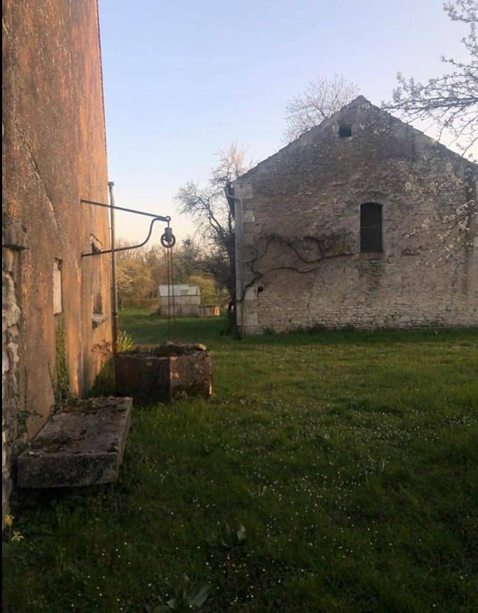 Holiday Home in Druyes-les-Belles-Fontaines, Région d'Auxerre