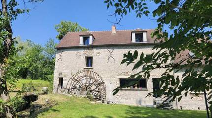 Gîte pour 23 personnes, avec jardin ainsi que piscine et vue à Château-Landon
