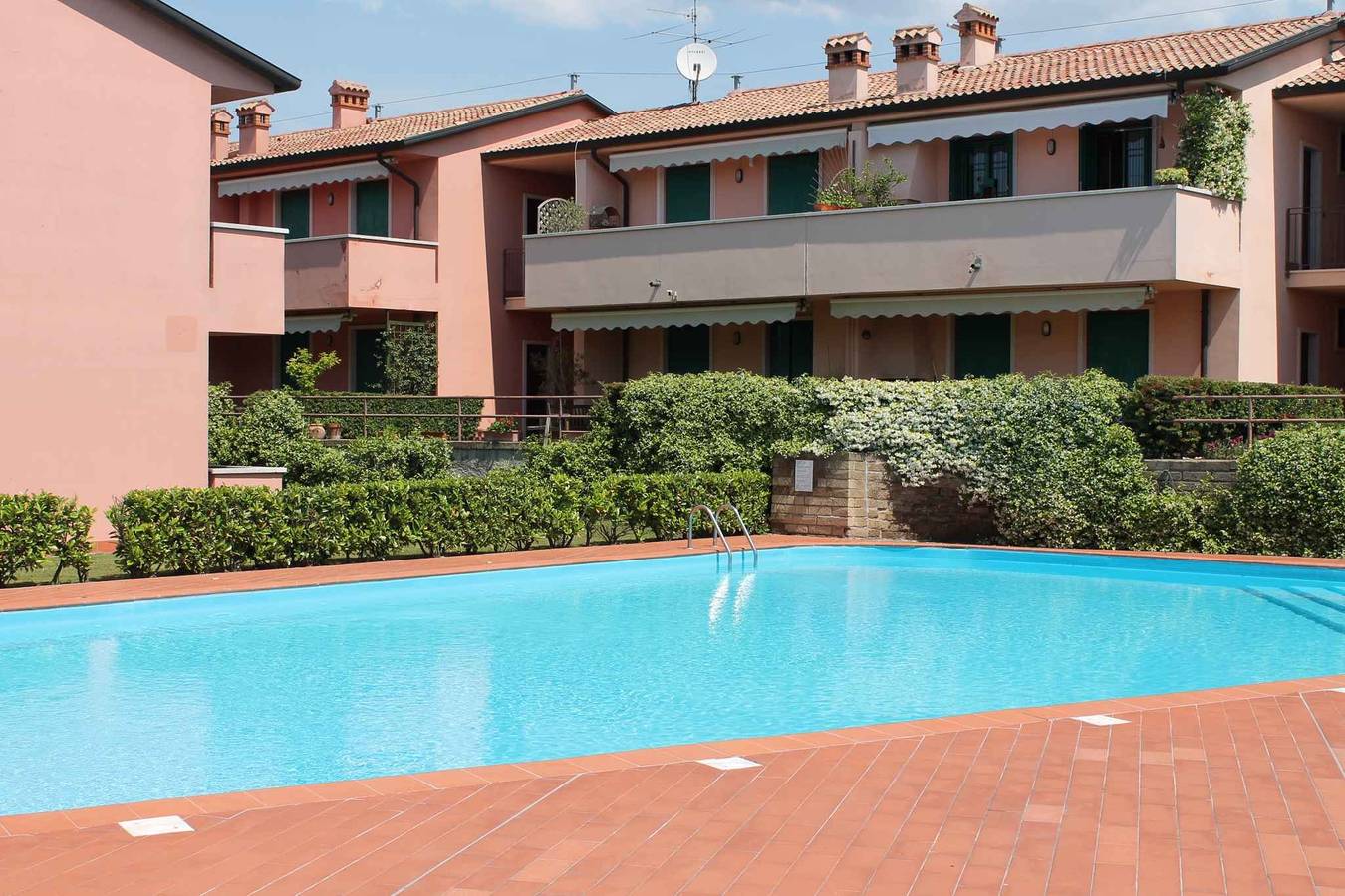 Apartamento vacacional entero, Apartamento vacacional con piscina al aire libre  in Lazise, Montañas Garda