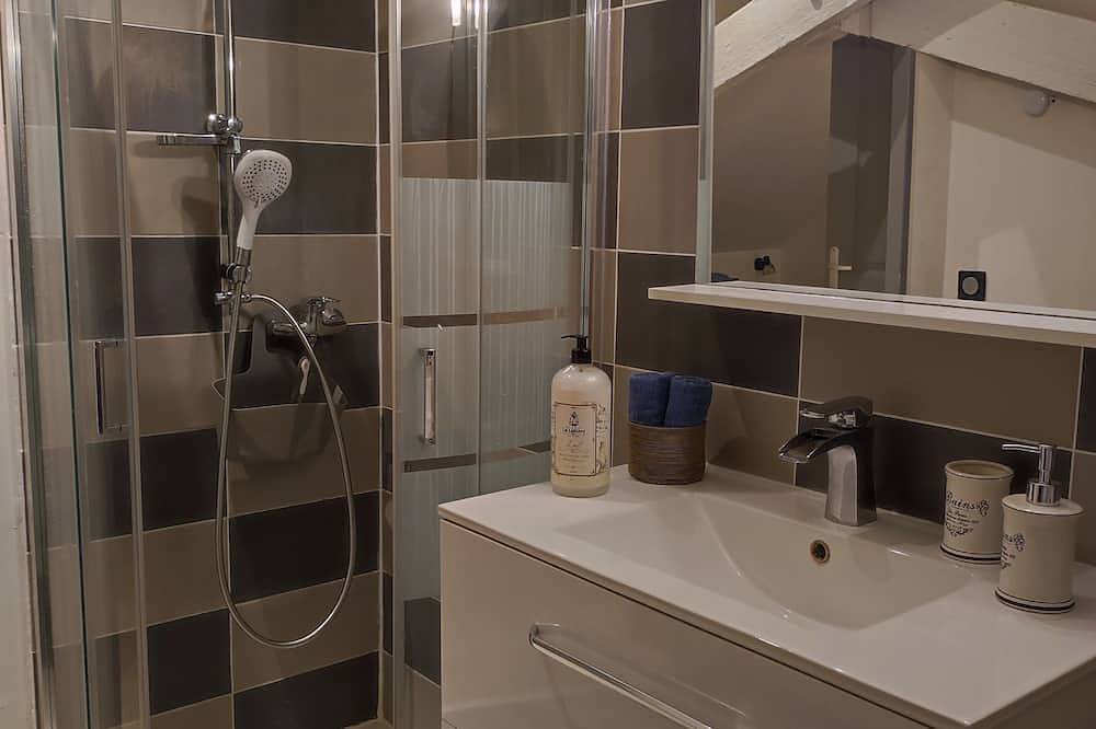 Entire apartment, Duplex near Abbey, station and town center in Saintes, Saintes region