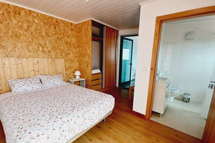 Villa Luz - Family House Vacations- Large Private Outdoor Area in Santa Cruz (Madeira), Madeira