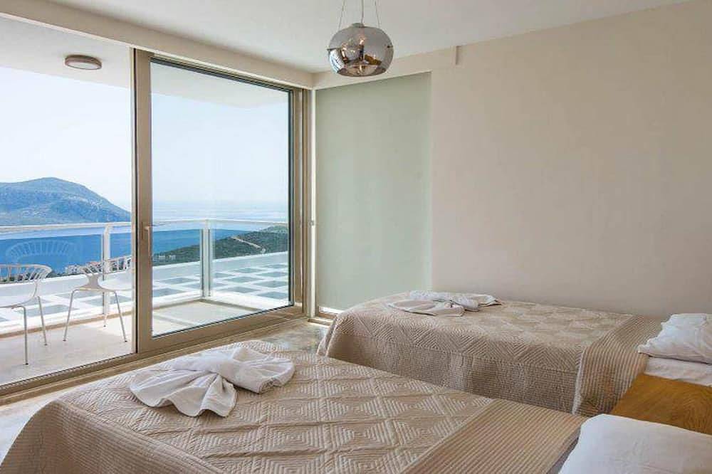 Luxury villa with sea view close to the center in Antalya, Antalya Province