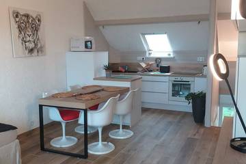 Gîte pour 4 personnes, avec balcon et sauna ainsi que piscine et jardin, animaux acceptés dans Kerjouanno