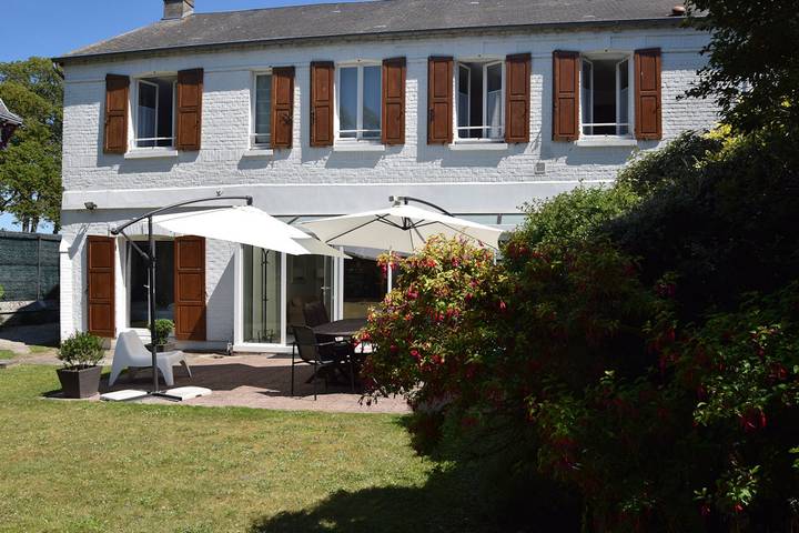 Gîte pour 7 personnes, avec terrasse et jardin