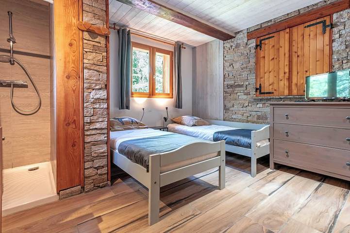 Apartamento de 5 piezas 110m² 14 personas 4 habitaciones 3 baños, WiFi, sábanas, jardín in Mont-de-Lans, Les Deux Alpes