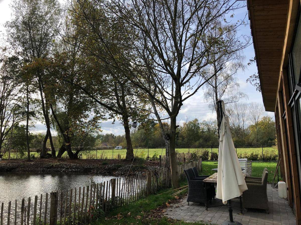 Trendy chalet aan visvijver in Hamme, Ostflandern