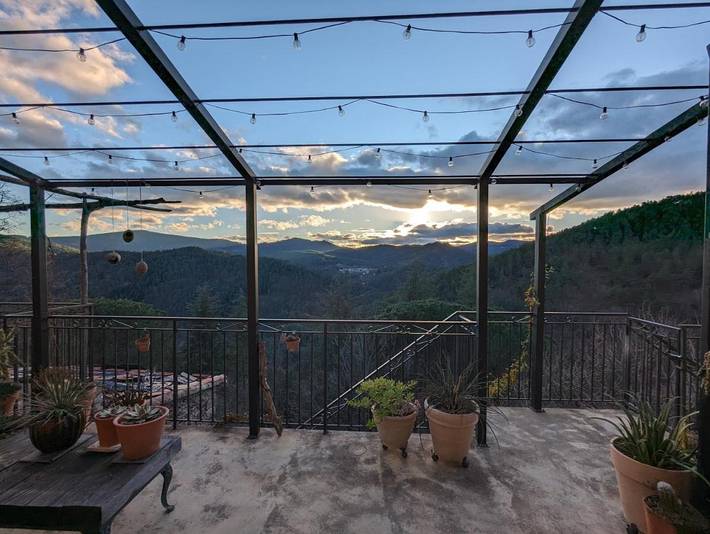 Location de vacances pour 3 personnes, avec Balcon ainsi que Terrasse et Vue à Chambon (Gard)