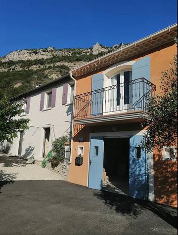 Gîte pour 4 personnes, avec jardin à Sahune